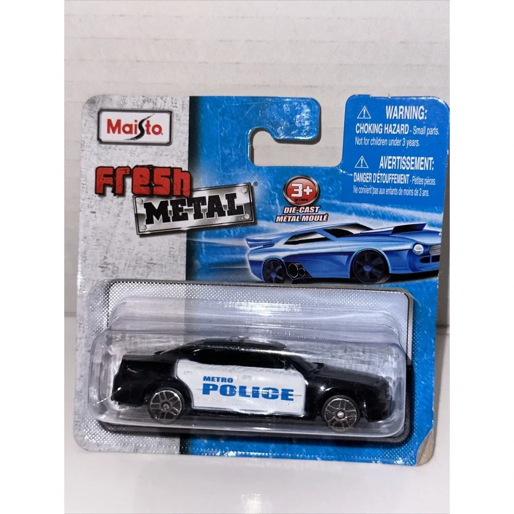 Maisto Fresh Metal Metro Police Car Die-Cast Black White 1/64 Scale 15044 NEW